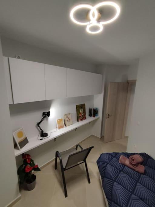 Floral Home 1 - Ground Floor Apt With Courtyard And Private Parking! アテネ エクステリア 写真