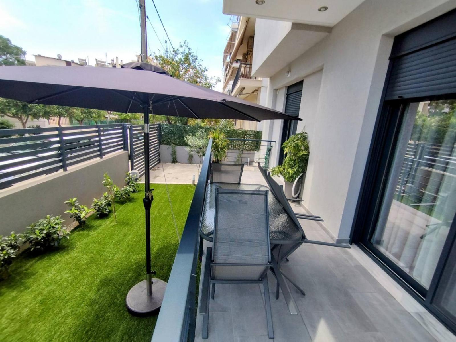 Floral Home 1 - Ground Floor Apt With Courtyard And Private Parking! アテネ エクステリア 写真