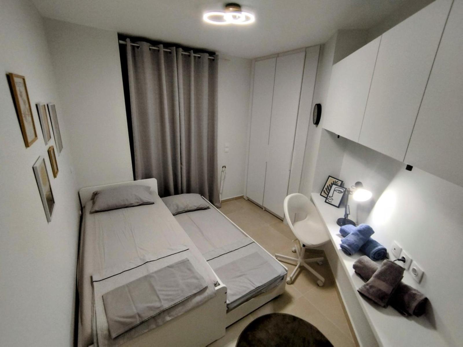 Floral Home 1 - Ground Floor Apt With Courtyard And Private Parking! アテネ エクステリア 写真