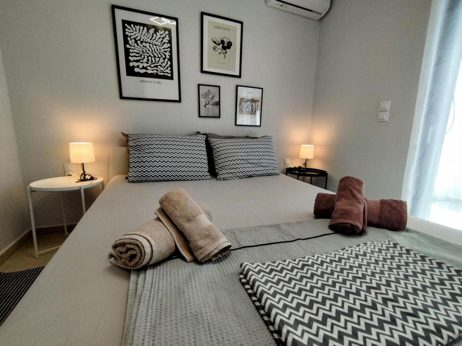 Floral Home 1 - Ground Floor Apt With Courtyard And Private Parking! アテネ エクステリア 写真