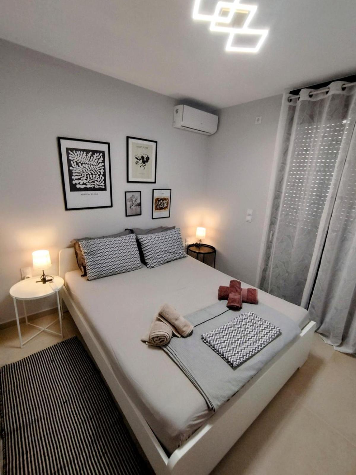Floral Home 1 - Ground Floor Apt With Courtyard And Private Parking! アテネ エクステリア 写真