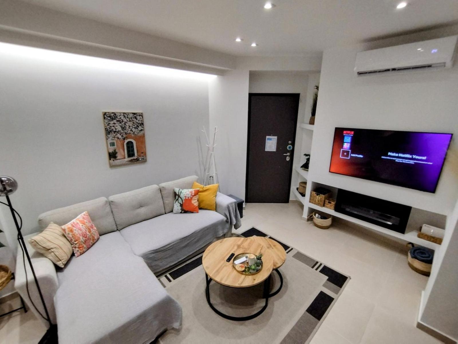 Floral Home 1 - Ground Floor Apt With Courtyard And Private Parking! アテネ エクステリア 写真
