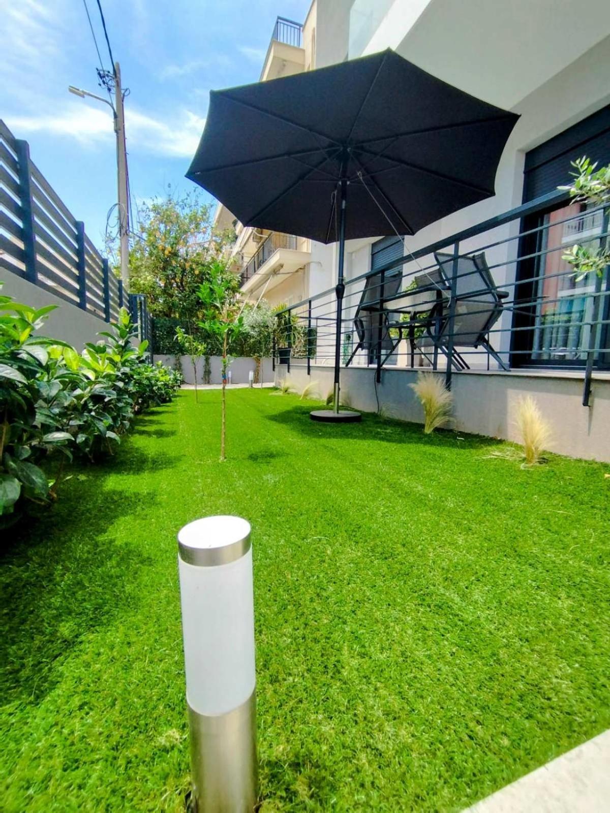 Floral Home 1 - Ground Floor Apt With Courtyard And Private Parking! アテネ エクステリア 写真